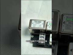 Presentamos la pinza de ferrita negra de 50 ohmios para la reducción de ruido EMI RFI en cables para usted