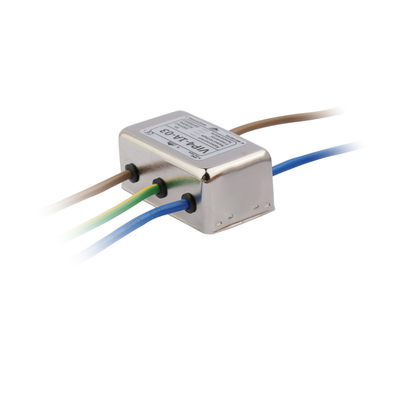 Tipo de paquete de montaje de superficie Filtro EMI CA con atenuación de banda de frenado de 20-100 dB e impedancia de entrada de 50 Ω